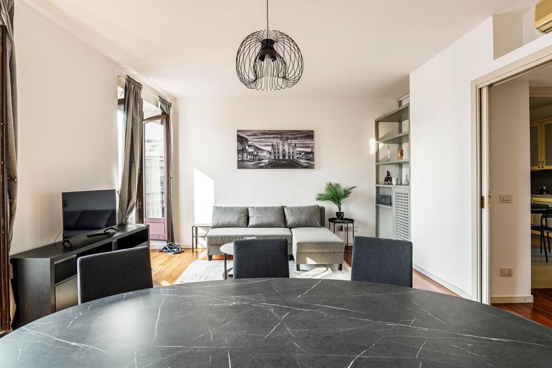 Elegant 2 Bedrooms Apartments Near Duomo มิลาน ภายนอก รูปภาพ